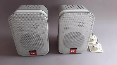 Kaufen 1 Paar JBL Control One AW, 50W 2-Wege-Regallautsprecher, Weiß-grau, Inkl. Halter • 1€