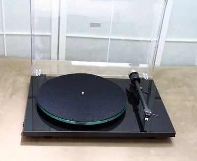 Kaufen Pro-Ject T2 Hochglanz Schwarz Audiophiler Plattenspieler Inkl. Sumiko Rainier • 525€